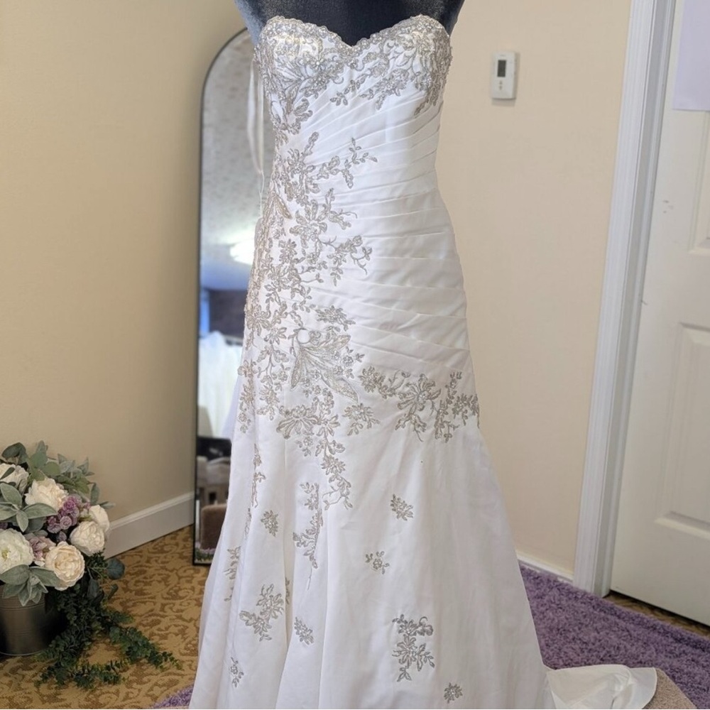 Elegant White Strapless Wedding Dress with Silver Embroidery